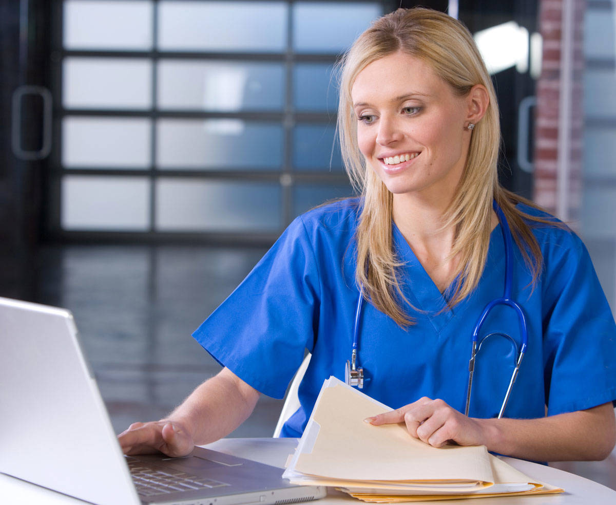 Vet Nurse ordering Supplies from Wholesale Centaur Services